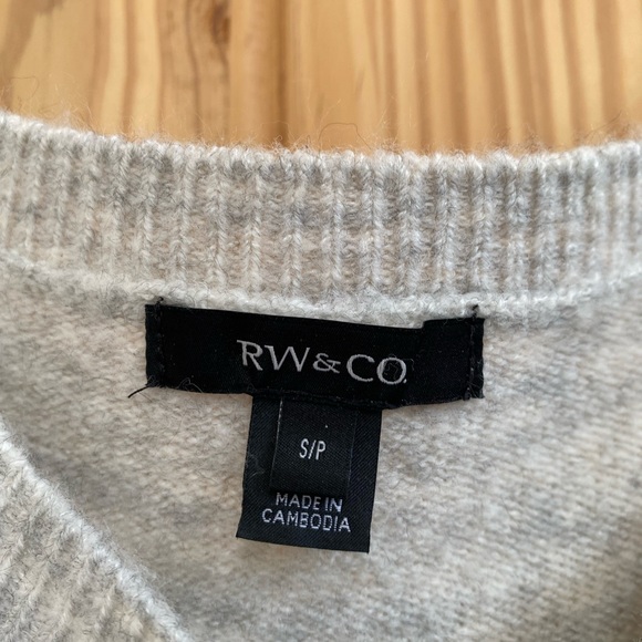 Adorable super soft sweater - Picture 4 of 4